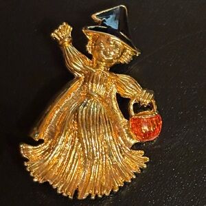 Vintage Avon 1992 Gold Witch Brooch Enamel Pumpkin Halloween Pin